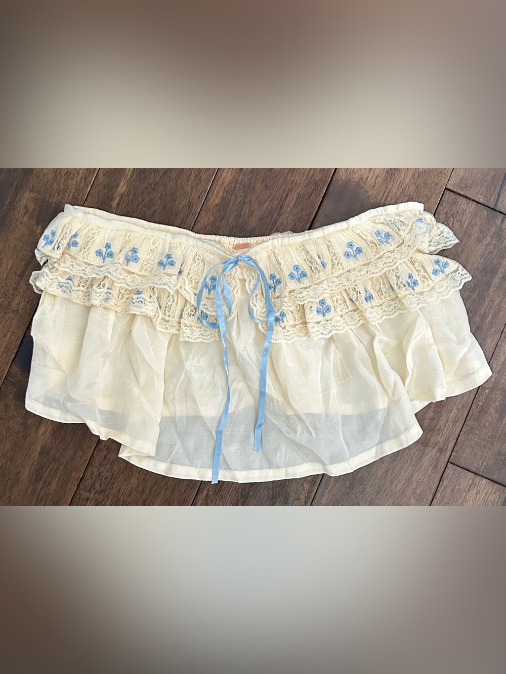 Free People Ivory Blue Floral Lace Ruffle Strapless Top NWT Size M - Picture 2 of 4